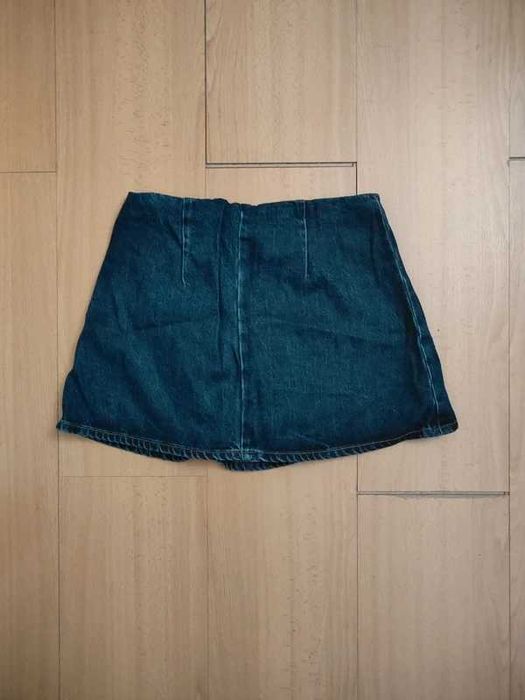 calções de ganga com pregas da coleção Zara Kids, concebidos para o tamanho 11-12 anos