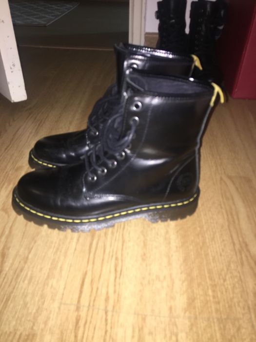 Botas Pretas estilo doc martens