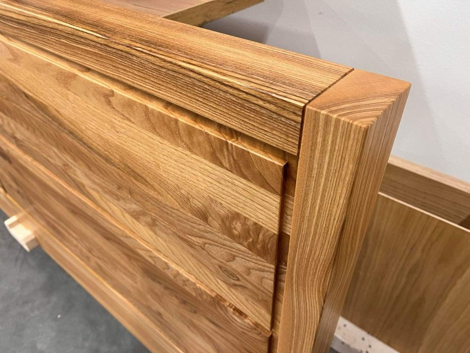 Łóżko po materac 180x 200. Wykonane z drewna jesionowego