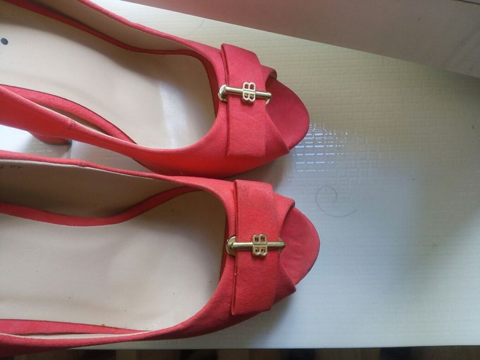 Лабутени.     .   .