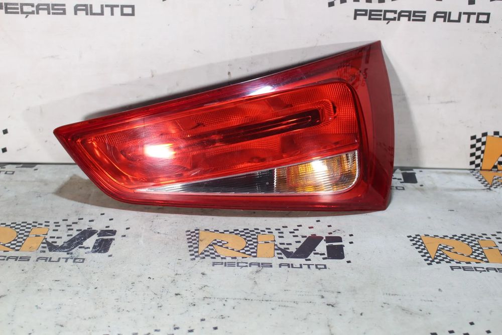 Farolim direito AUDI A1 (8X1, 8XK)