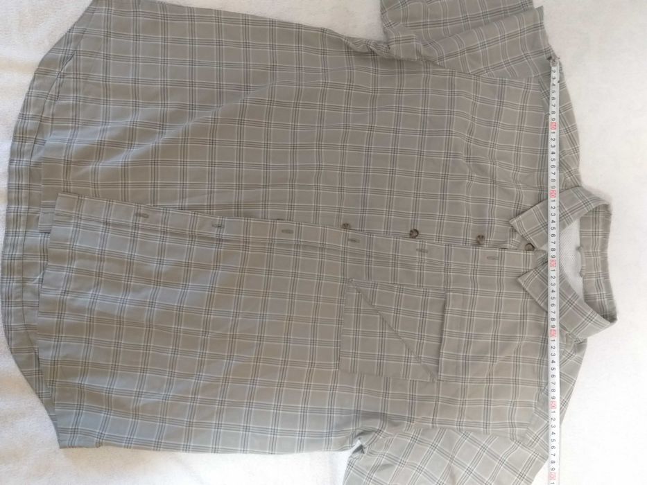 Тениска в отличном состоянии. Очень практичная.