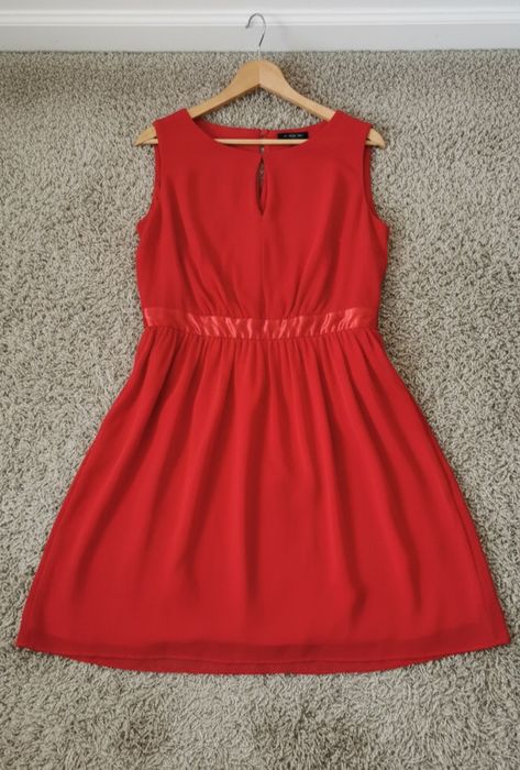 Czerwona rozkloszowana sukienka – klasyka i elegancja!  XXL 44