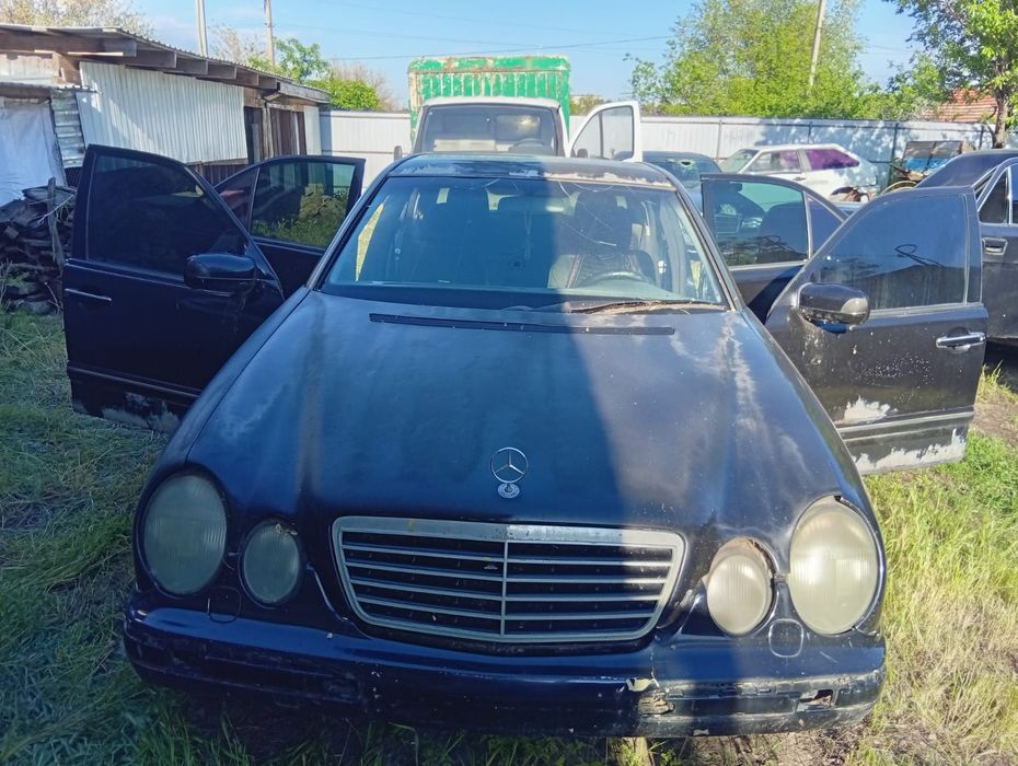 Продаю Мерседес Е210