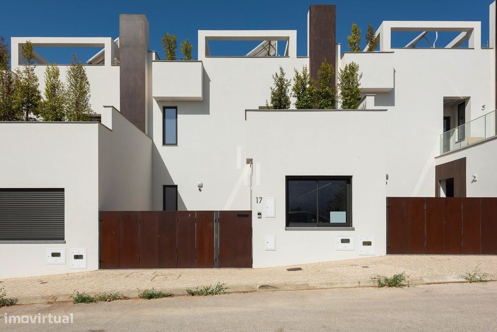 Moradia geminada T3 com piscina e vista mar e Ria Formosa na Fuseta