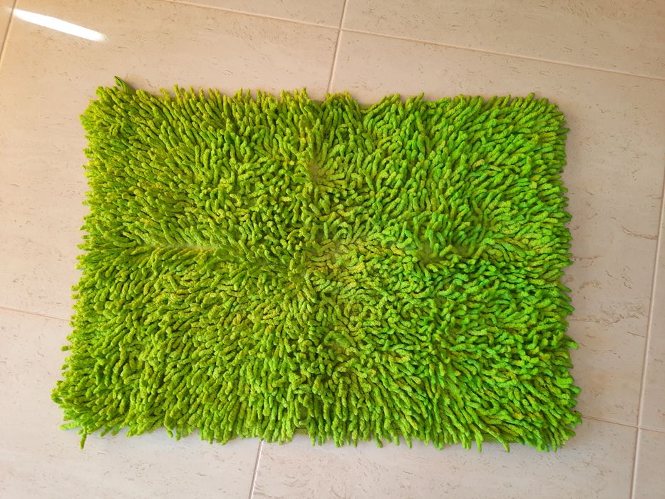 Tapete verde de cadilhos