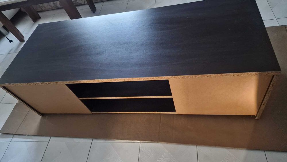 Mesa TV castanha e branca