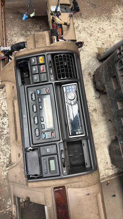 Land Rover Discovery Tablier Bege 350€