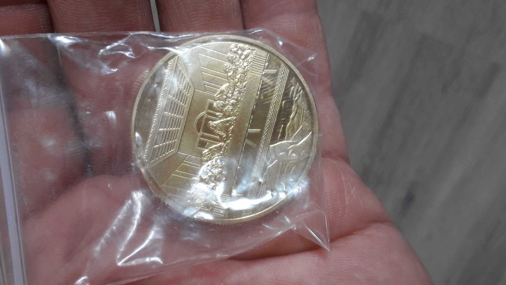 Moeda Medalha dourada Cristo e Ultima Ceia linda