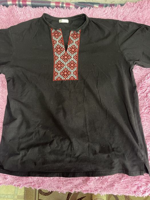 Продається чоловіча вишиванка