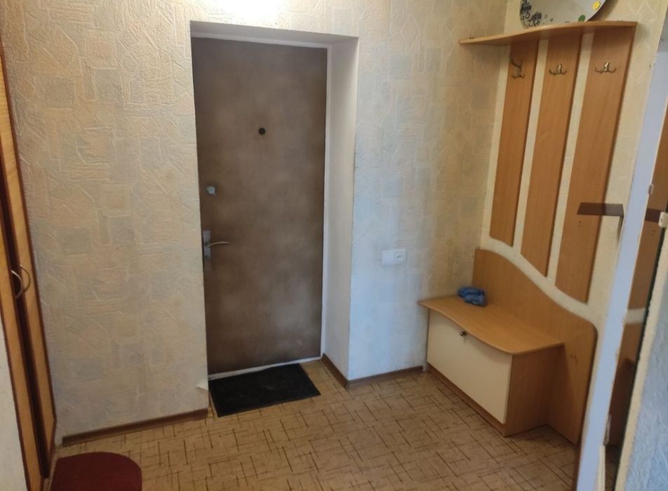Здається 2 кімнати майже центр