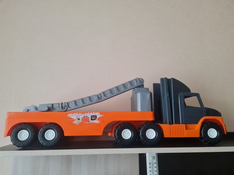 Велика машинка фура