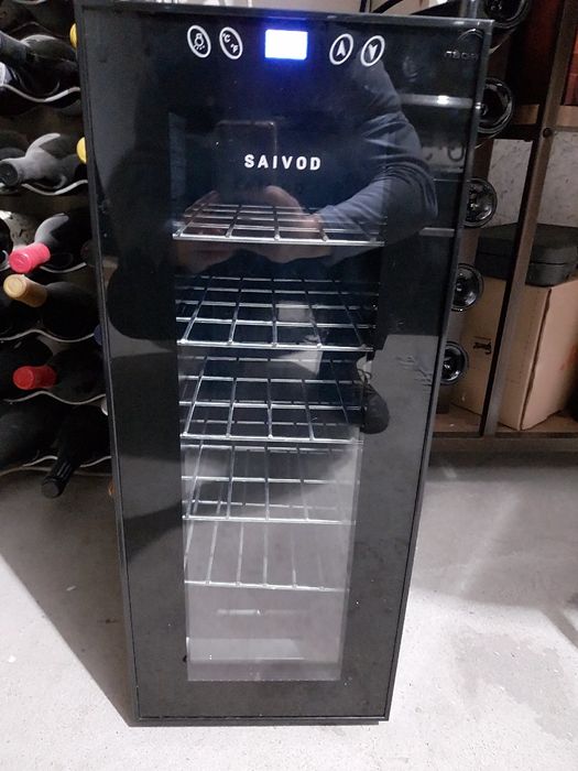 Cave vinhos  12 garrafaa