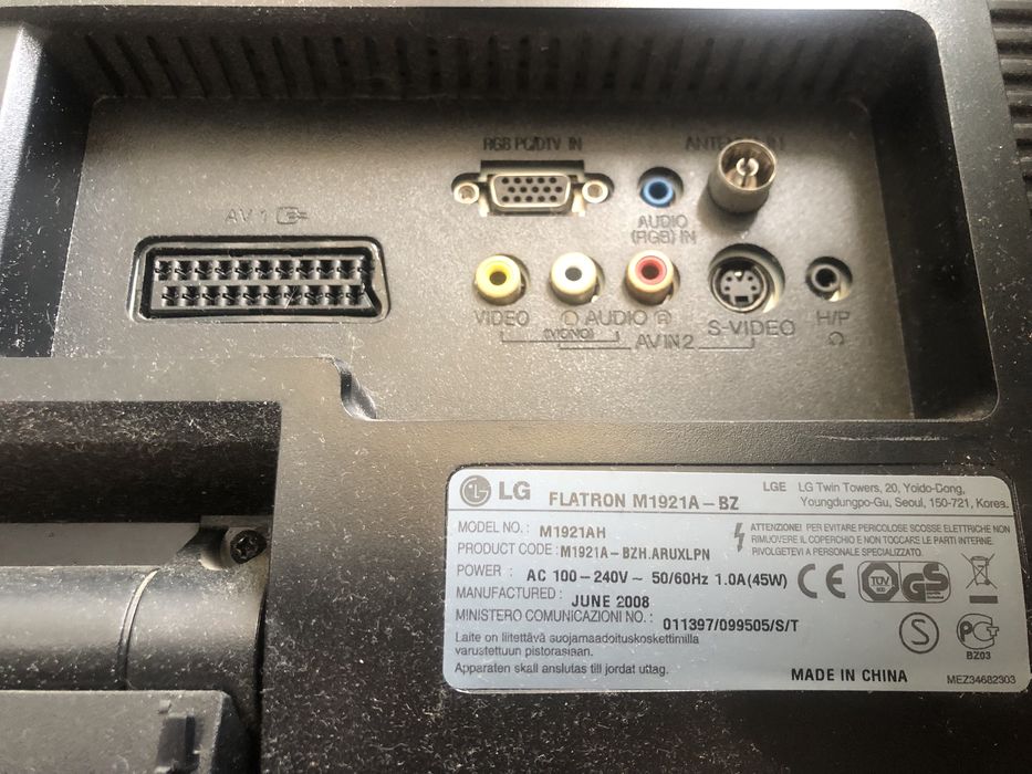 Монітори різних діагоналей та марок