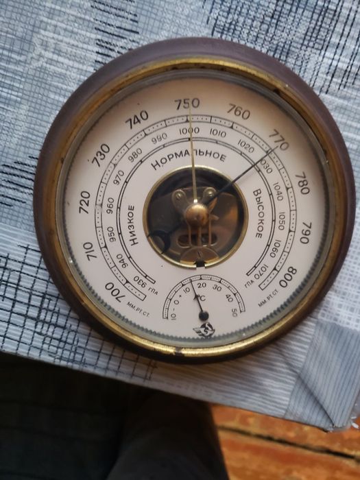 Барометр анероiдний настiнний