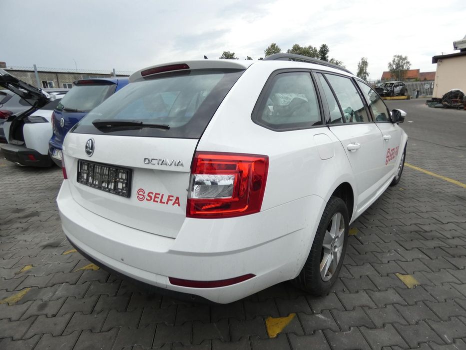 SKODA OCTAVIA III *SAMOCHÓD NA CZĘŚCI*LF9E ( BILA MOON ) /SILNIK, SKRZYNIA, MASKA, LAMPA, DRZWI, LUSTERKO, ZDERZAK, GRILL, BŁOTNIK, KLAPA, BELKA, DESKA, FOTELE, KANAPA, ĆWIARTKA KIEROWNICA, ZAWIESZENIE, KOMPLETNY TYŁ, LICZNIK, ZEGARY, PRAWE LEWE PRZÓD TYŁ
