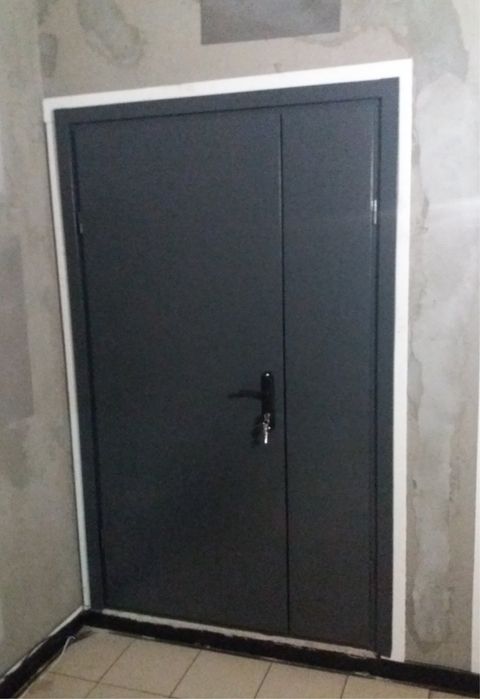 Металеві двері в кладову склад тамбур, підʼїзд, двері в магазин купити