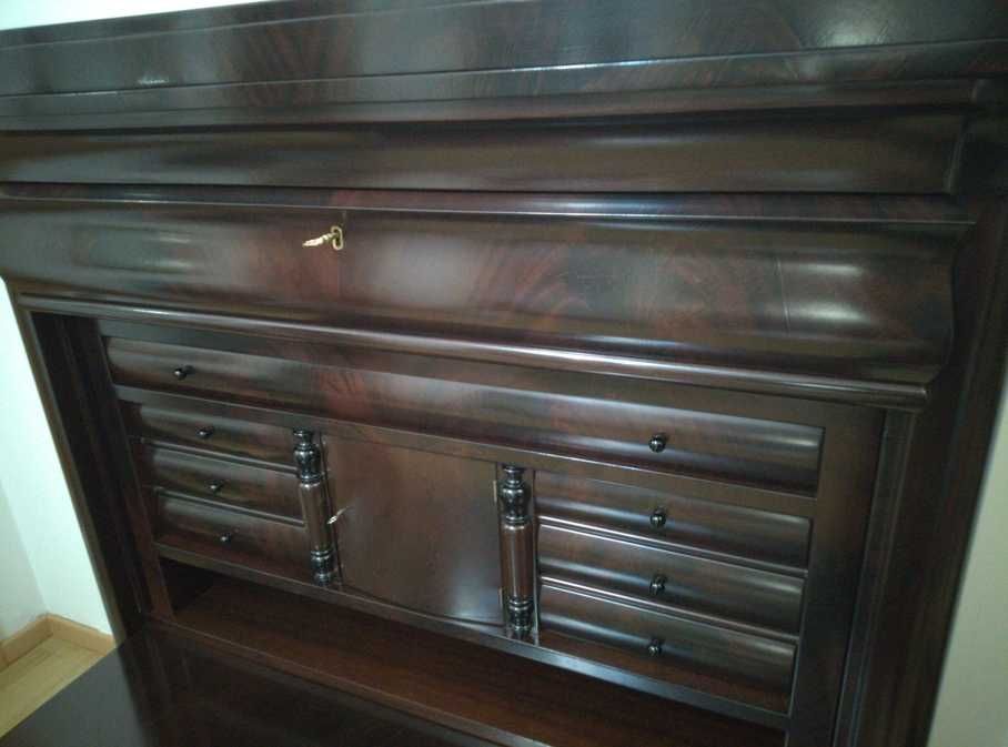 Chiffonier com fábrica em mogno