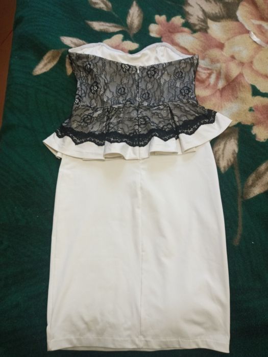 Вечернее короткое платье-бандо фирмы Kikiriki