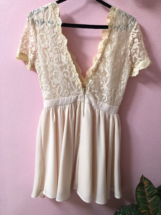 MISSGUIDED Vestido Nude em Renda e Chiffon