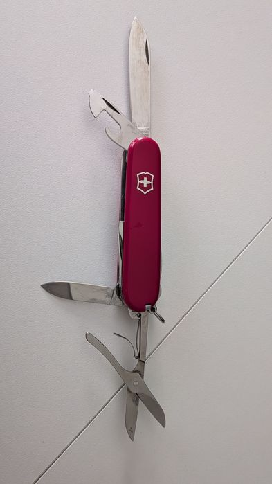 Victorinox Swiss Army Knife – Red Multi Tool