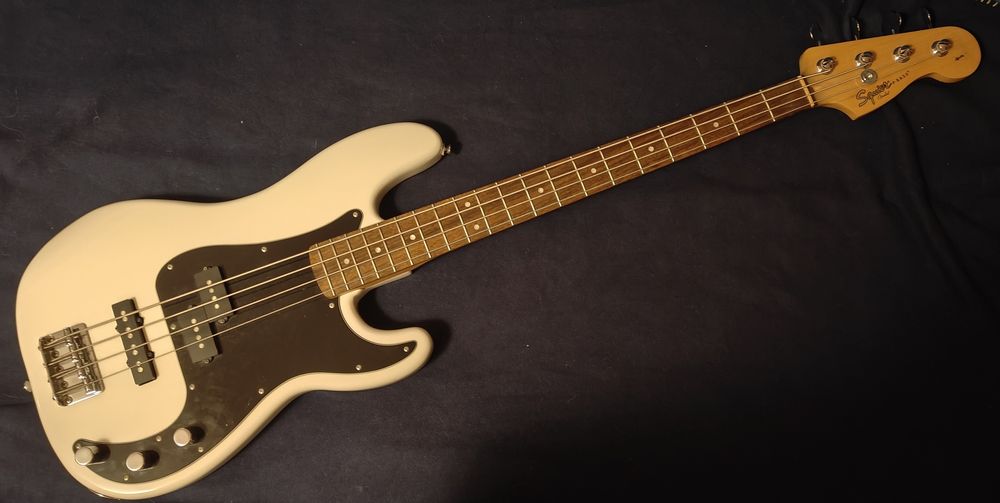 Squier Affinity PJ Olympic white