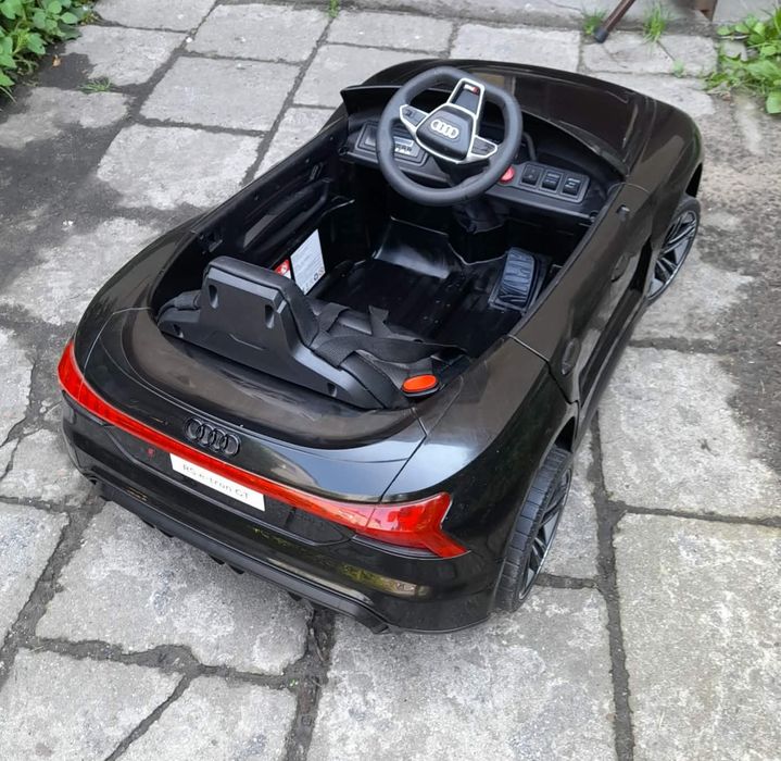 Sprzedam elektryczny samochód dla dziecka Audi RS e-tron GT – stan bardzo dobry