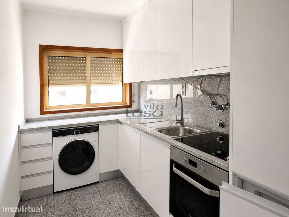 T2 Rua da Bélgica totalmente renovado, com 2 frentes, lugar de garagem