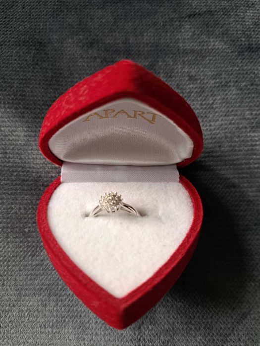 Nowy złoty pierścionek z brylantami  585 CERTYFIKAT