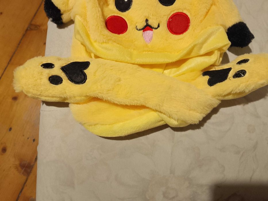 Czapka pokemon Pikachu rusza uszkami