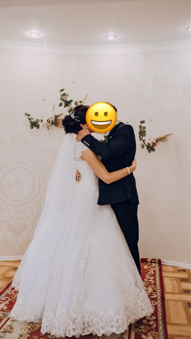 Гарна весільна сукня