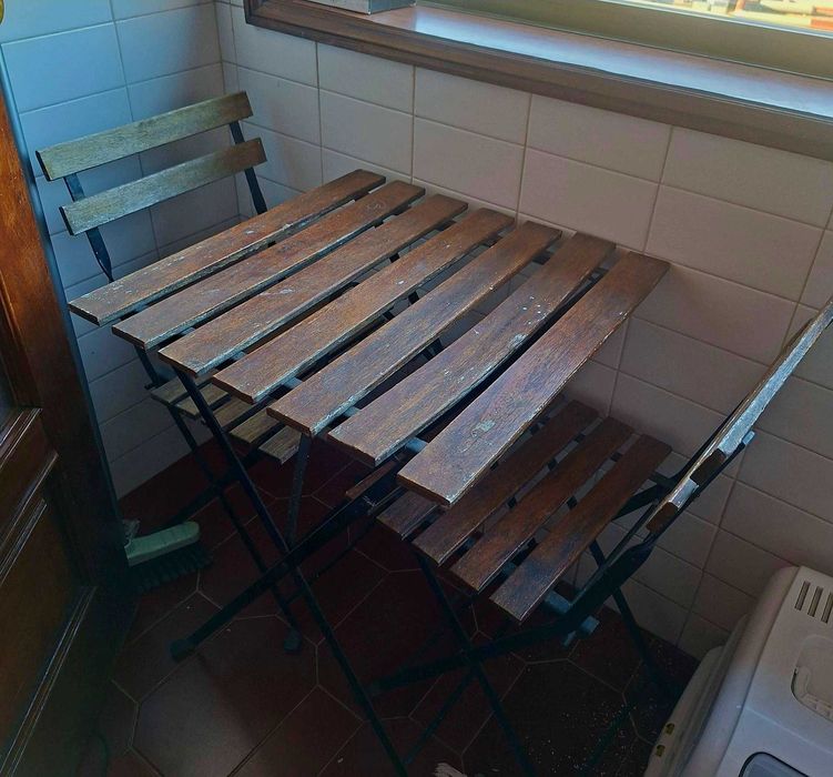 Mesa e cadeiras exterior