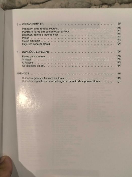 Manual de Arranjos Florais
de Edite Phillips