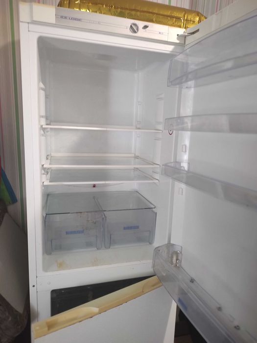 Продам холодильник Snaige RF35