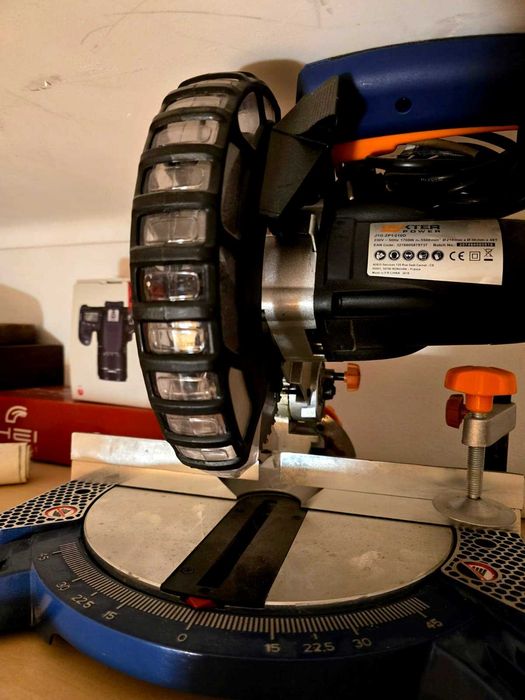 Serra de esquadria, tico tico e lixadeiras