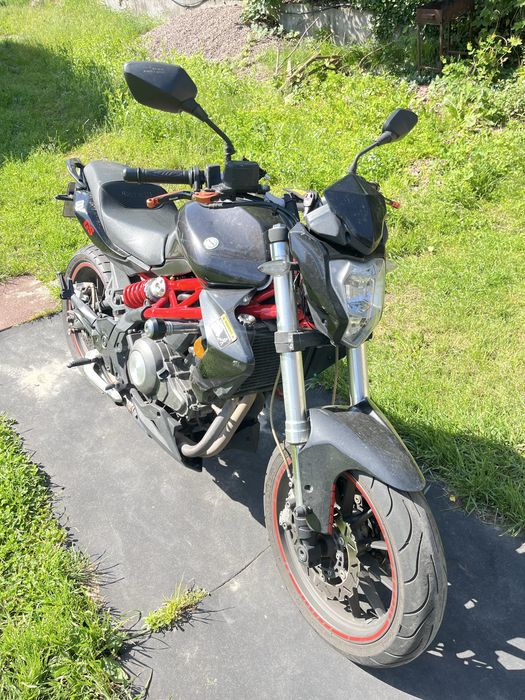 Продам Benelli TNT 300.