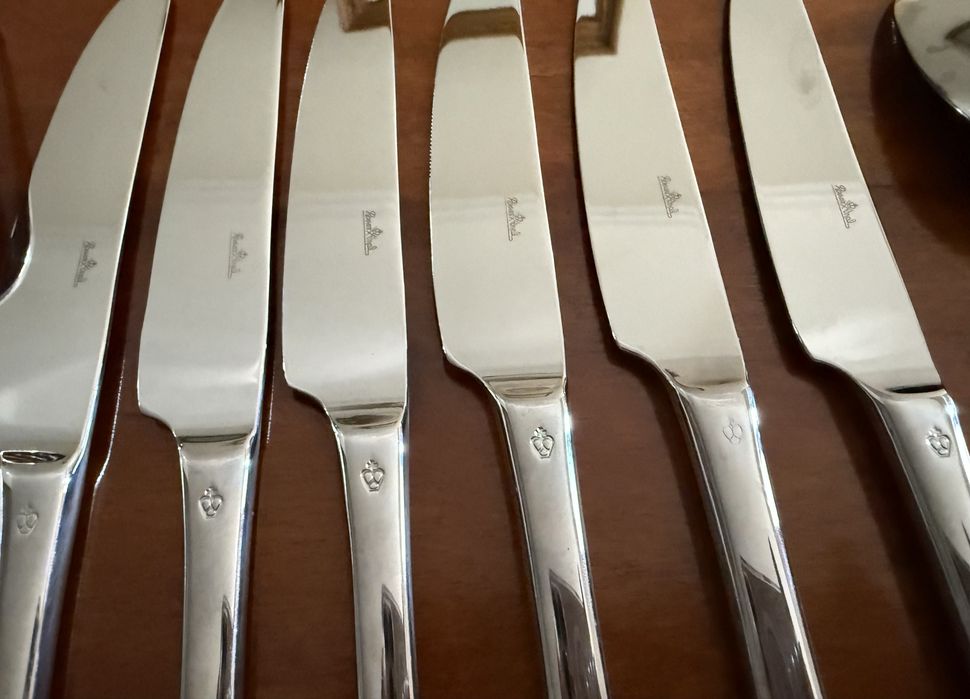 6 conjuntos de talheres de carne e 1 de servir da marca Rosenthal