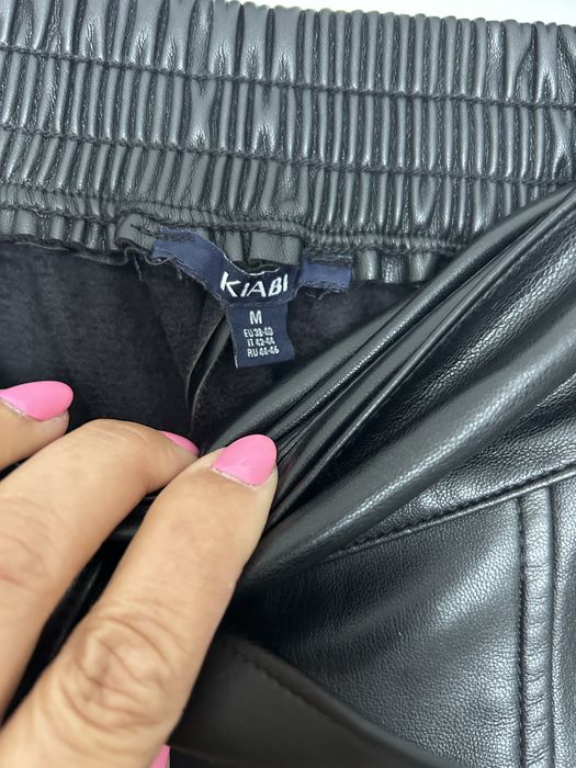 Conjunto blusa stradivarrius M e calças novas em polipele kiabi M