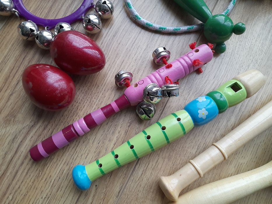 Drewniane instrumenty muzyczne dla dzieci flet marakasy dzwonki
