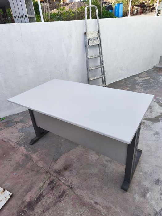 Mesa secretária de escritório