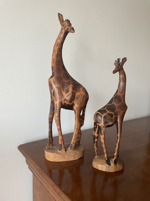 Girafas Esculpidas em Madeira