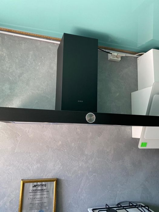 НОВА Витяжка Elica LOL BL/A/90