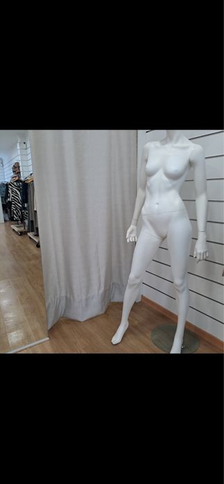 Manequim  resistente. Em bom estado