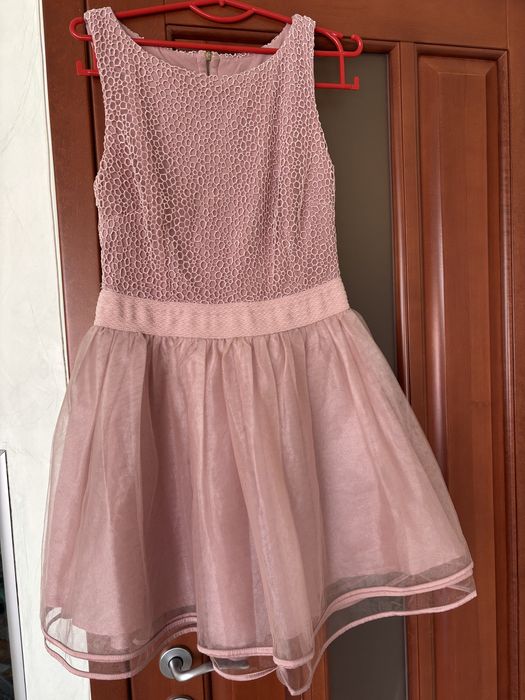 Рожева жіноча сукня