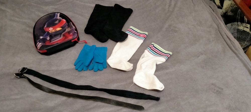 Віддам взуття на   хлопчика та різні аксесуари.