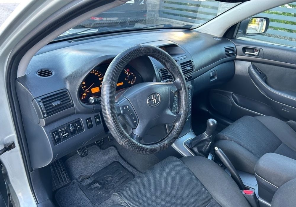Продам Toyota Avensis