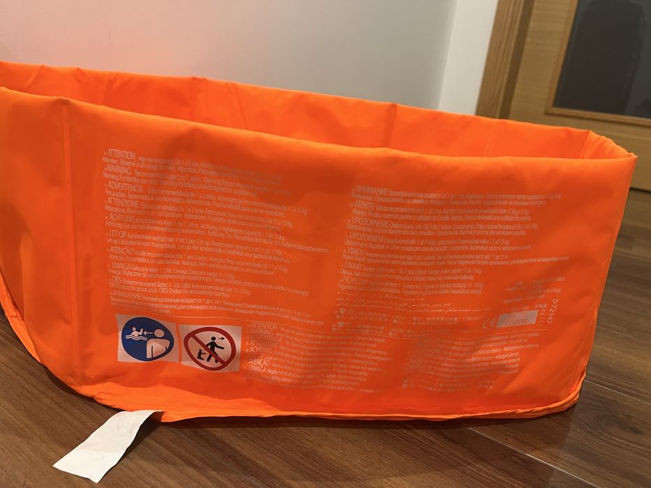 Vendo mini piscina ( crianca ) portatil