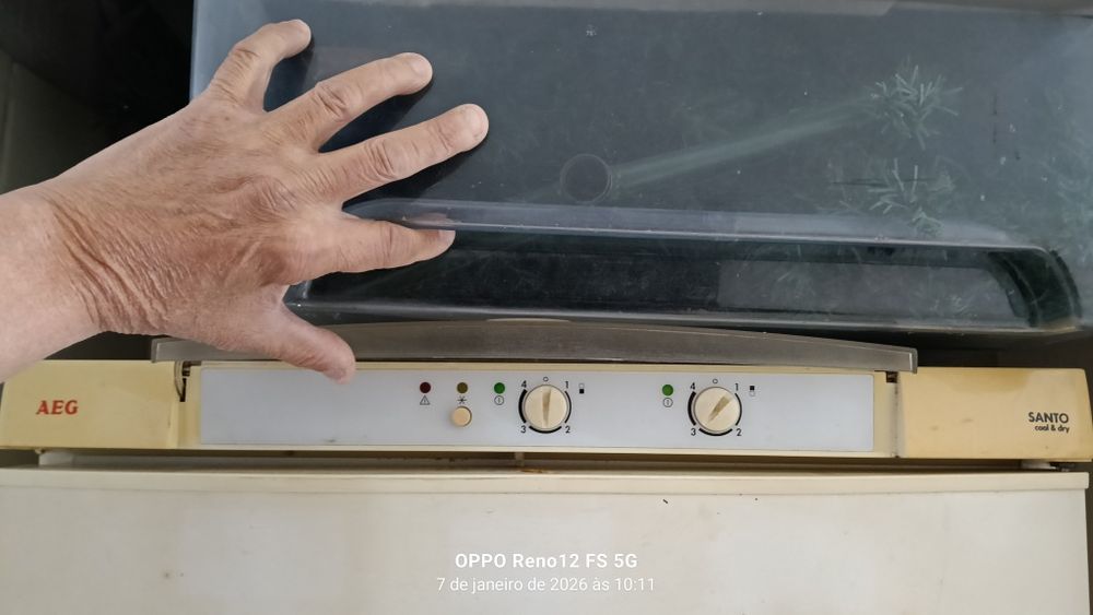 Doa-se Frigorífico/Combinado_Marca AEG_A F uncionar
Marca AEG.
A Funci