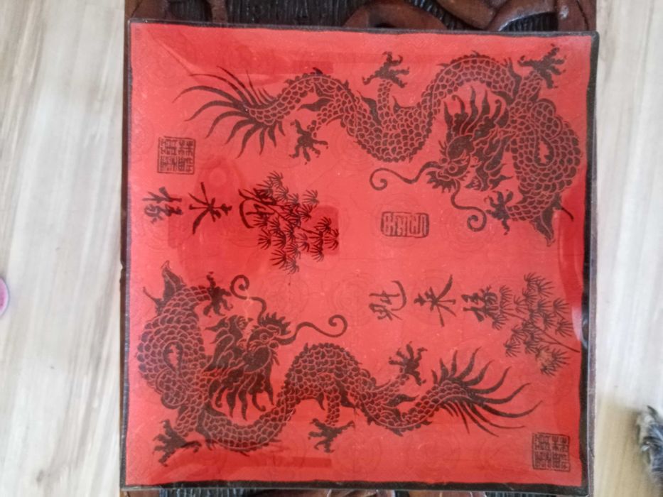 Prato com motivos orientais