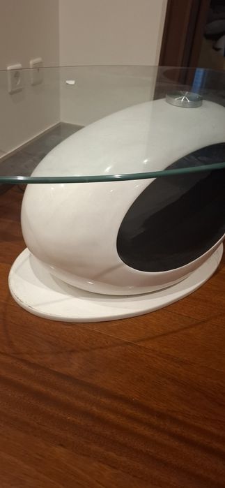 Mesa de centro branca e preta